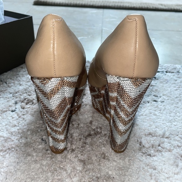 BEBE WEDGES! BRAND NEW!!! Metallic with Tan leather! Size: 6. Comes with Box! - Picture 5 of 17